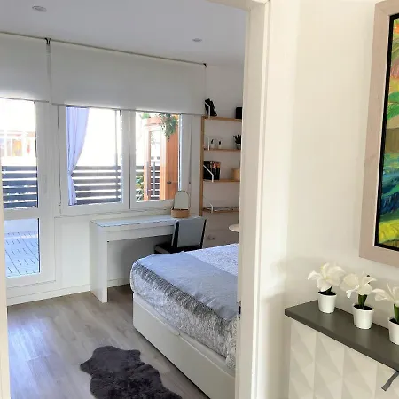 Apartment 4 De Autor